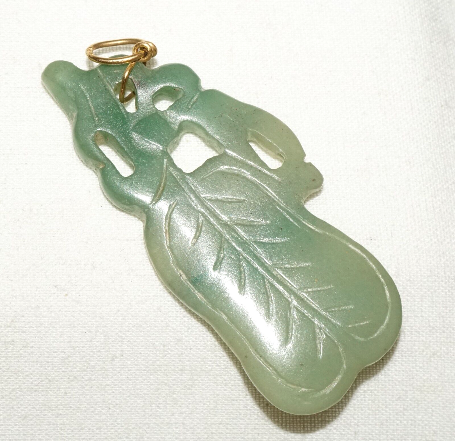 Vintage Chinese Green Jadeite Jade Peach & Leaf Motif Pendant (LeS)L24