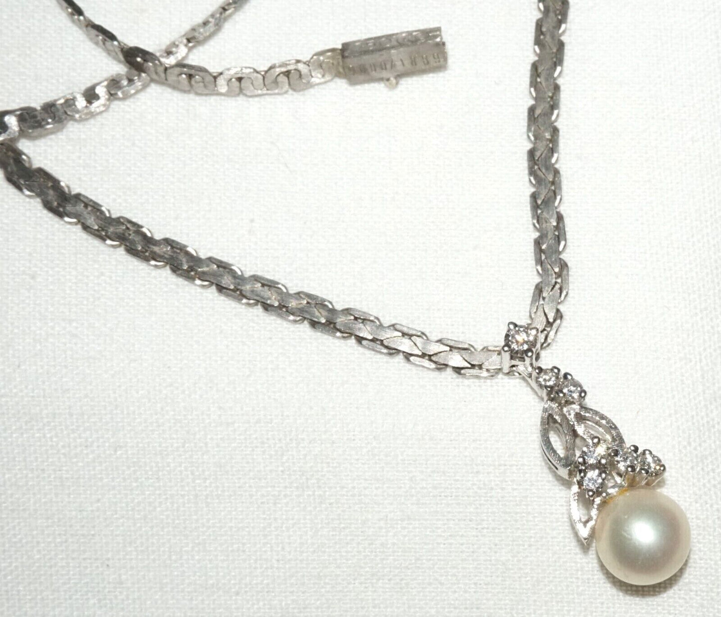 Vintage 18K White Gold Necklace & Pendant w. 7x Diamond & 1x Pearl Accents (YRa)