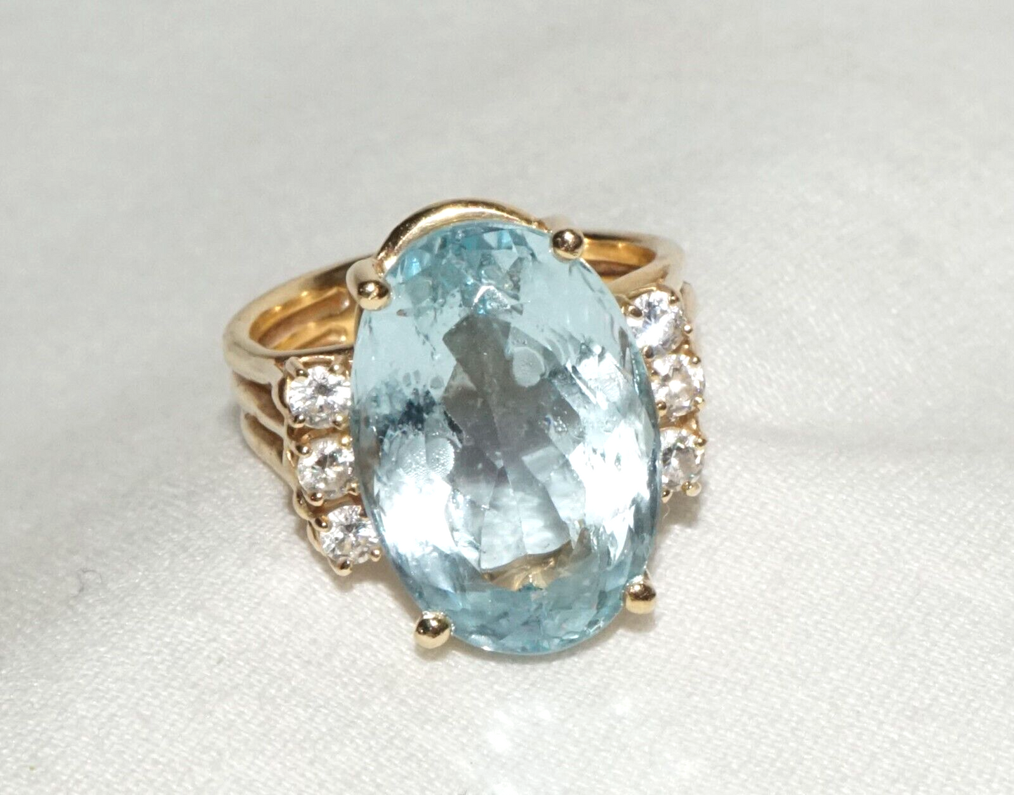 Vintage 14k Yellow Gold Ring Sz.7.5 1x Blue Topaz & 6x Cubic Zirconia (GoB) #13a