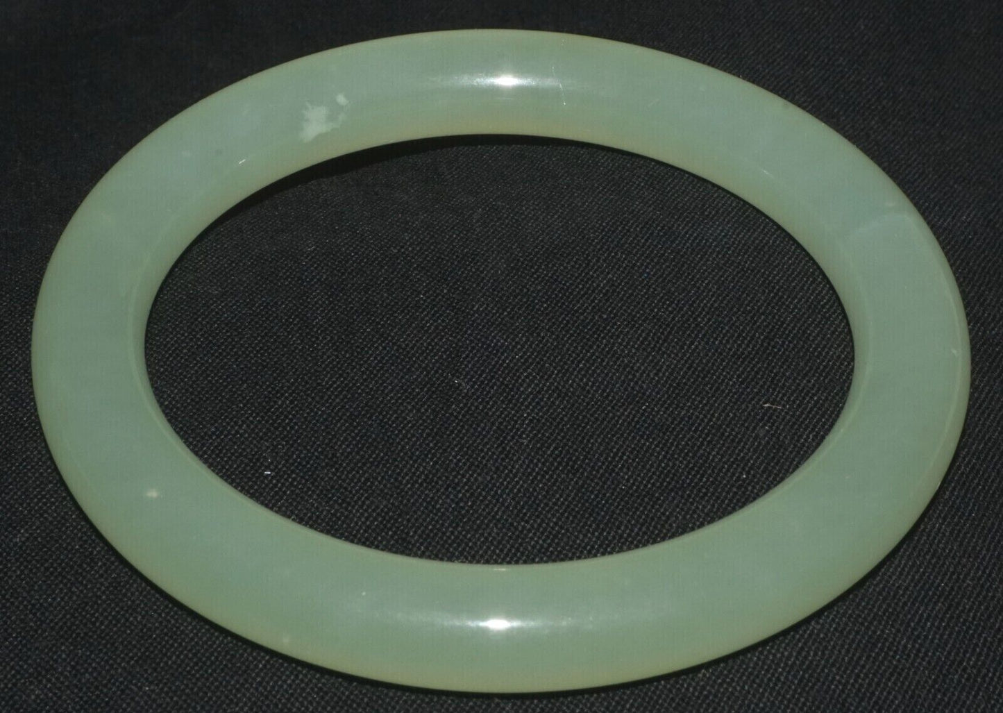 Vintage Chinese Semi Translucent Green Soapstone Bangle Bracelet (LeS) B56