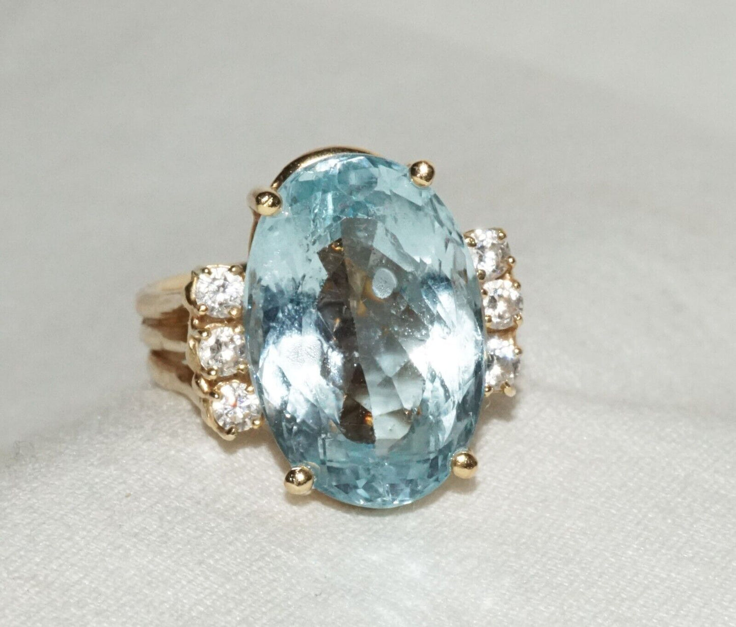 Vintage 14k Yellow Gold Ring Sz.7.5 1x Blue Topaz & 6x Cubic Zirconia (GoB) #13a