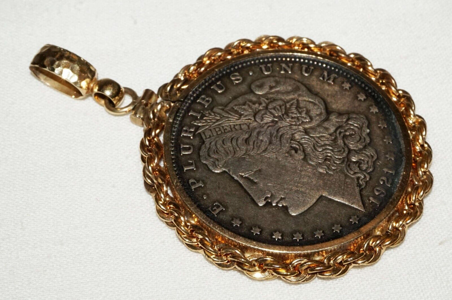 Vintage US Gold Plated Coin Bezel Pendant w. 1921 Morgan $1 Silver Coin (MuS)