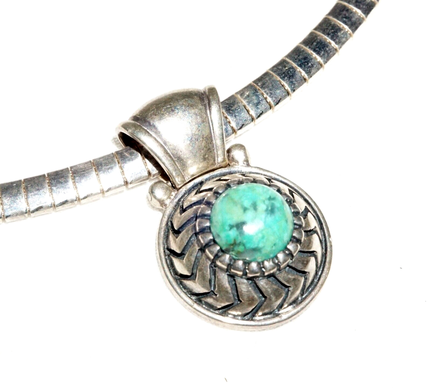 Vintage Sterling Silver Choker necklace w. Silver & Turquoise set Pendant (---)