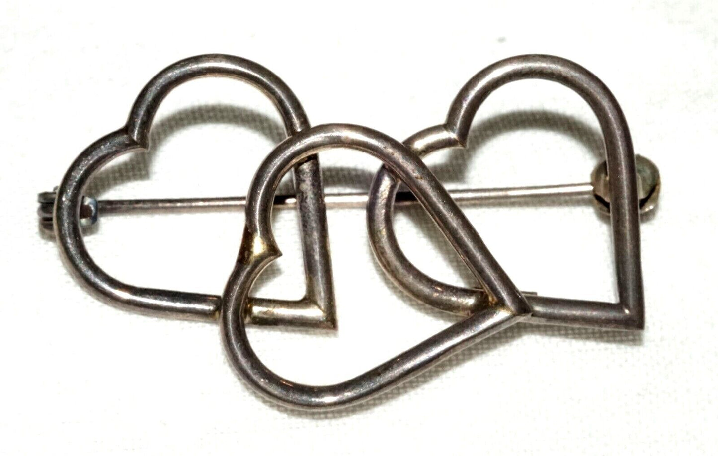 Vintage Sterling Silver Three Overlapping Hearts Motif Brooch Pin (OdC)