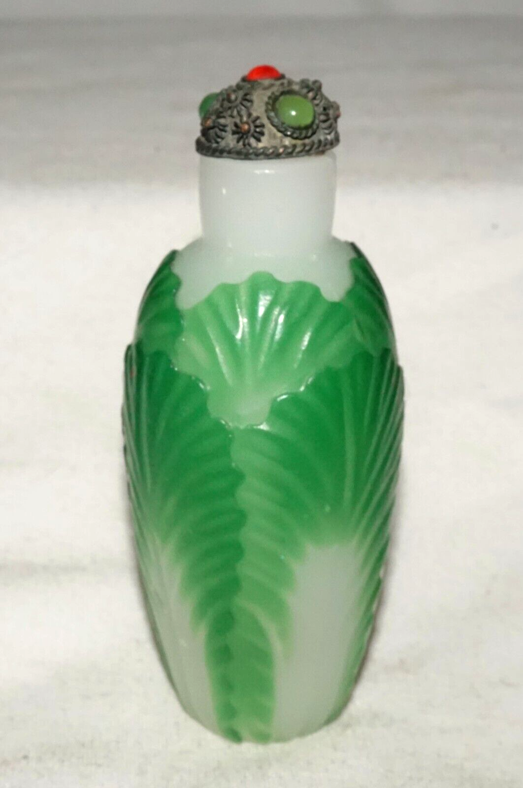 Vintage Chinese Green on White Overlay Glass Snuff Bottle w. Cabbage Motif (FeH)