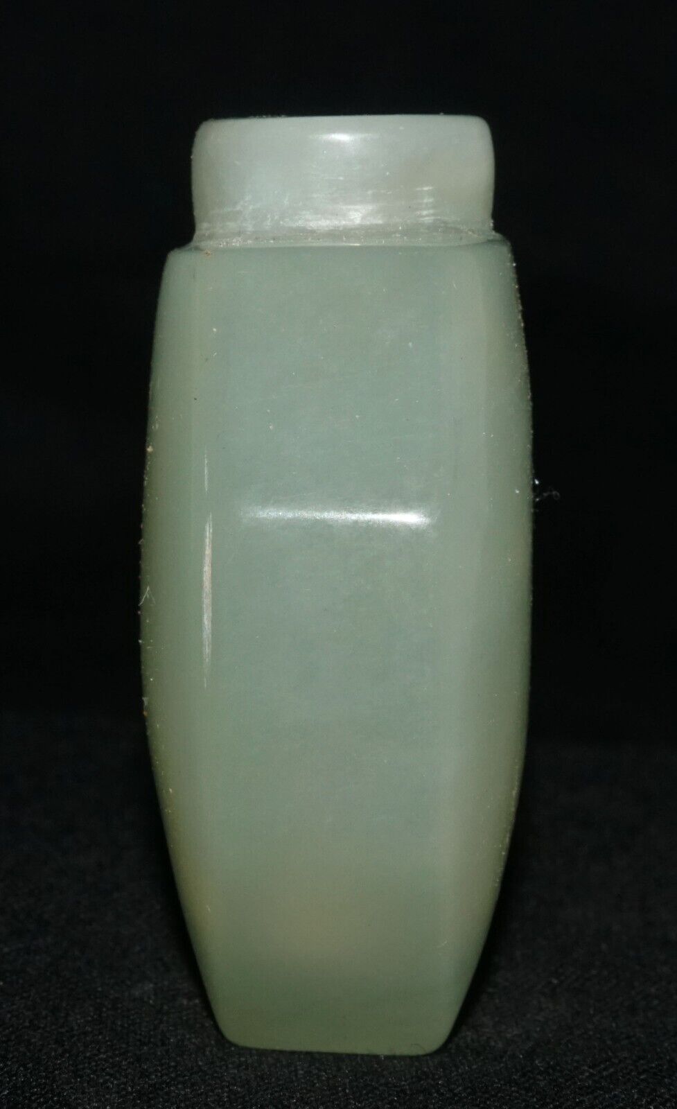 Vintage Chinese Semi Translucent Green Soapstone Carved Snuff Bottle (LeS) G17