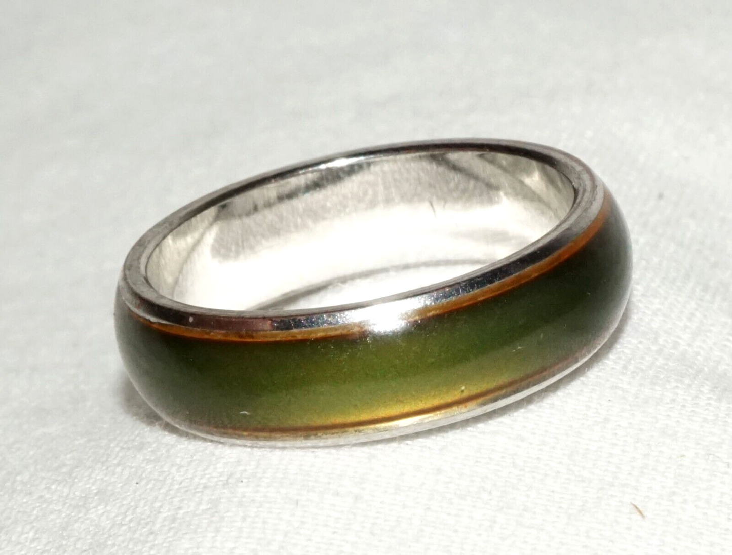 Vintage Unmarked Silver & Dark Green Enamel Ring Band Sz.8.5 (KoS) L17