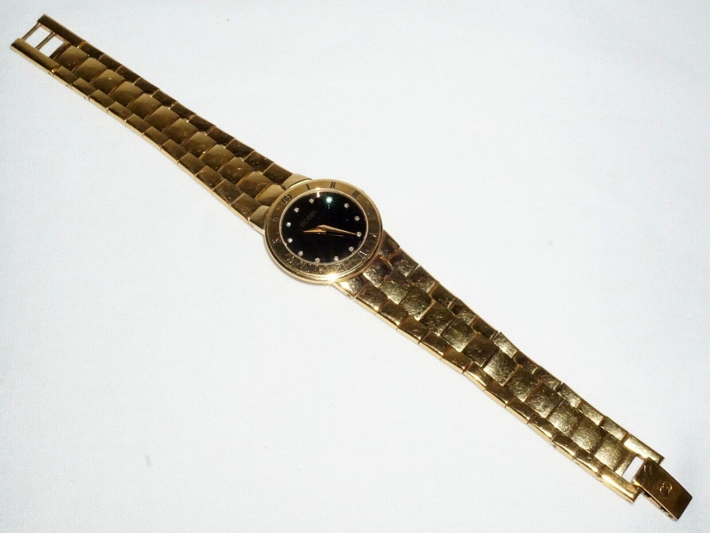 Swiss Made Gold Plated Diamond Dial 3300.2.L Women's Wristwatch 25MM Gucci (SaR)