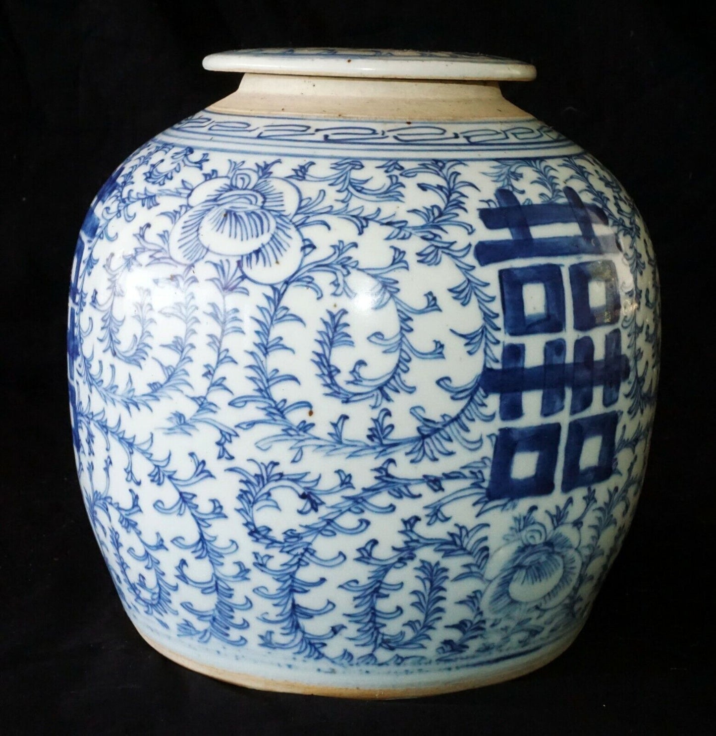 Antique Chinese Pottery Ginger Jar w. Cover & B&W Floral Motif (ScI) IC