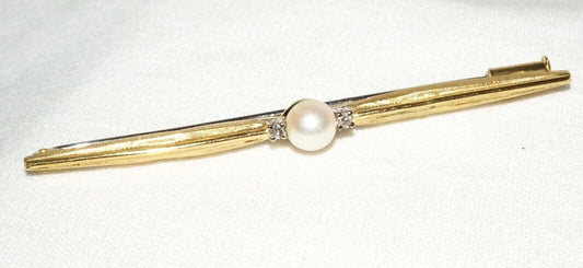 Vintage 18k Yellow Gold Bar Pin w. 1x Pearl & 2x Diamonds (YRa)