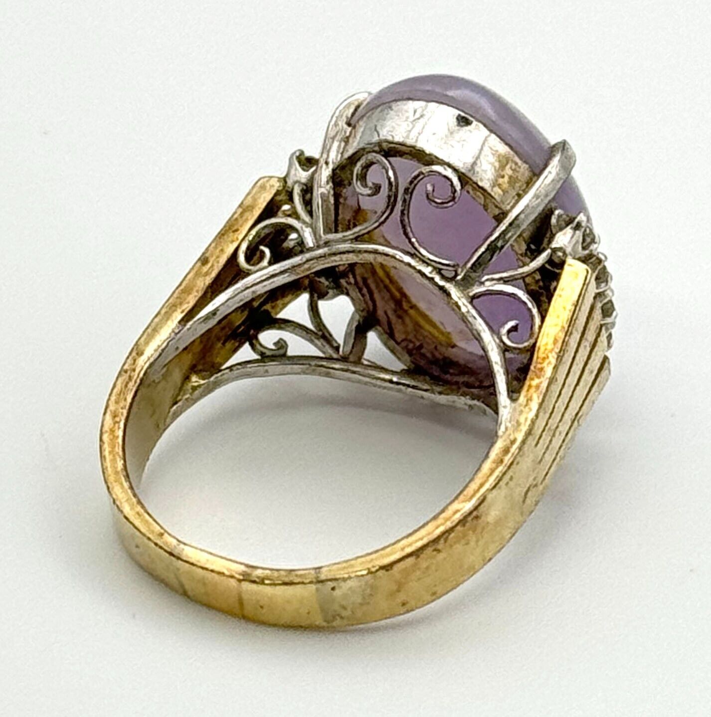 13k Multi-Toned Gold Ring Sz 6 w Lavender Jade & 8 Diamond Accents (MeC)