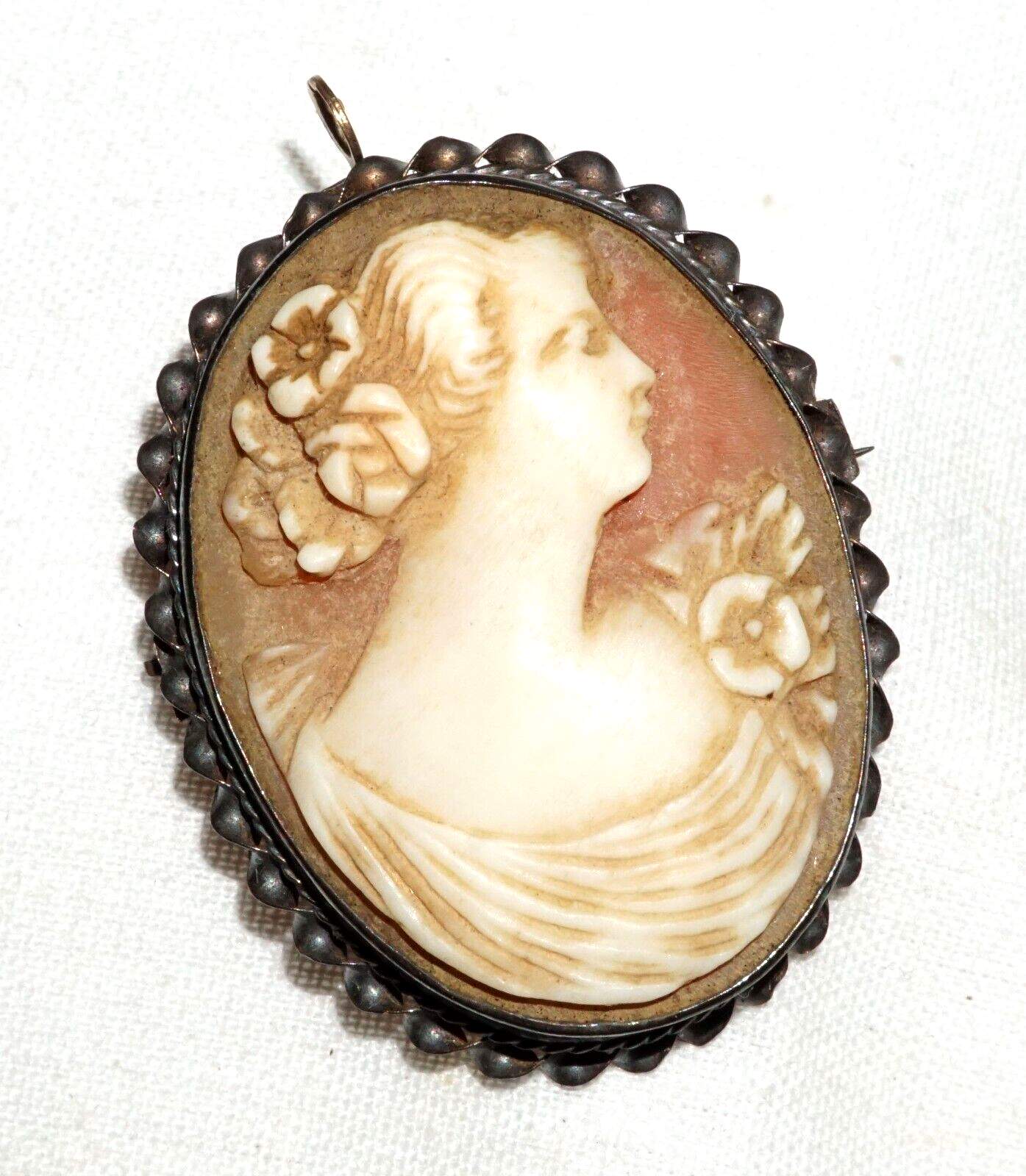 Vintage 10k Gold Brooch set w. Shell Cameo Beautiful Woman Motif (JoD)