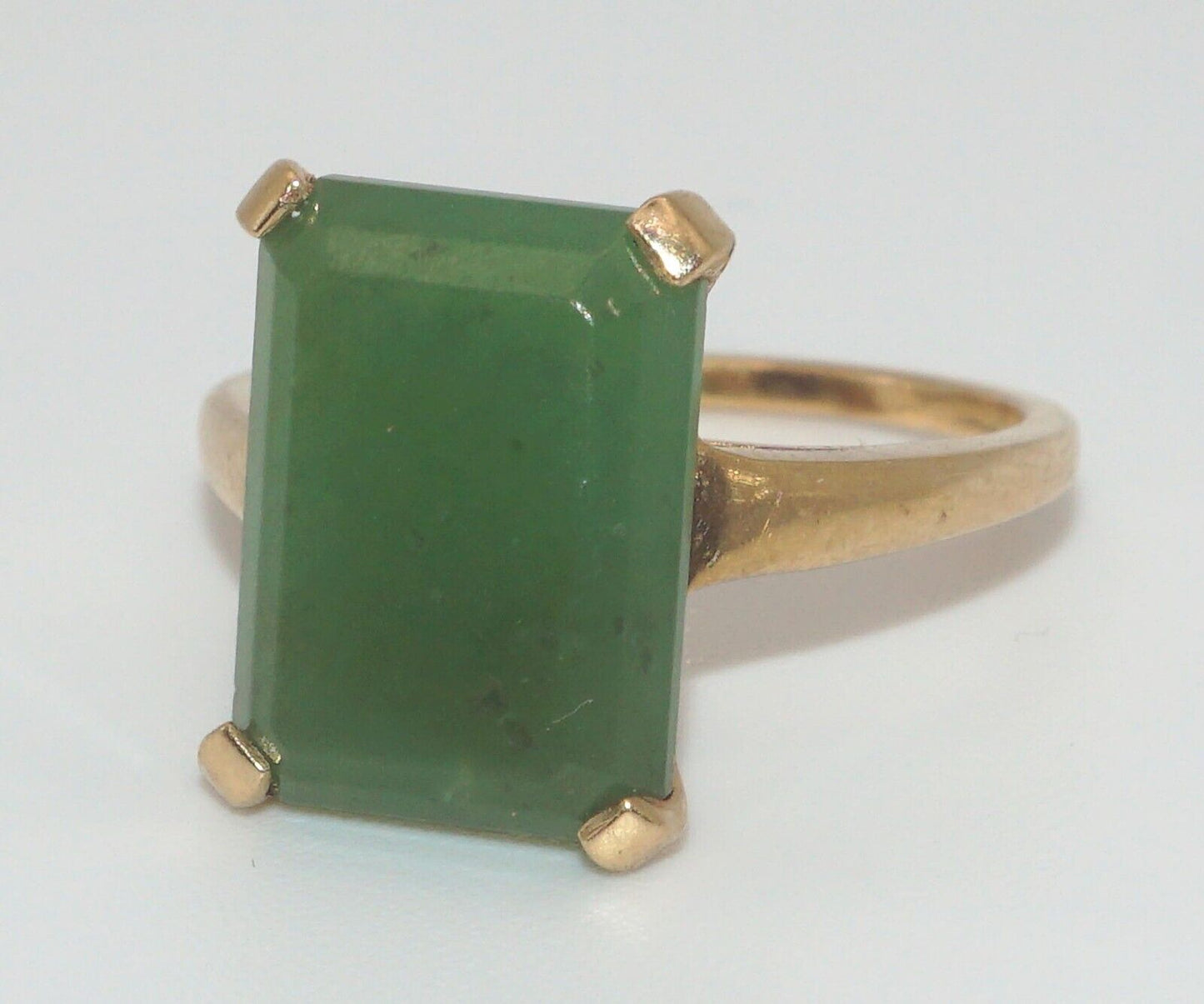 14k Yellow Gold Minimalist Ring Sz. 5 1/2 w Jadeite (LeD)