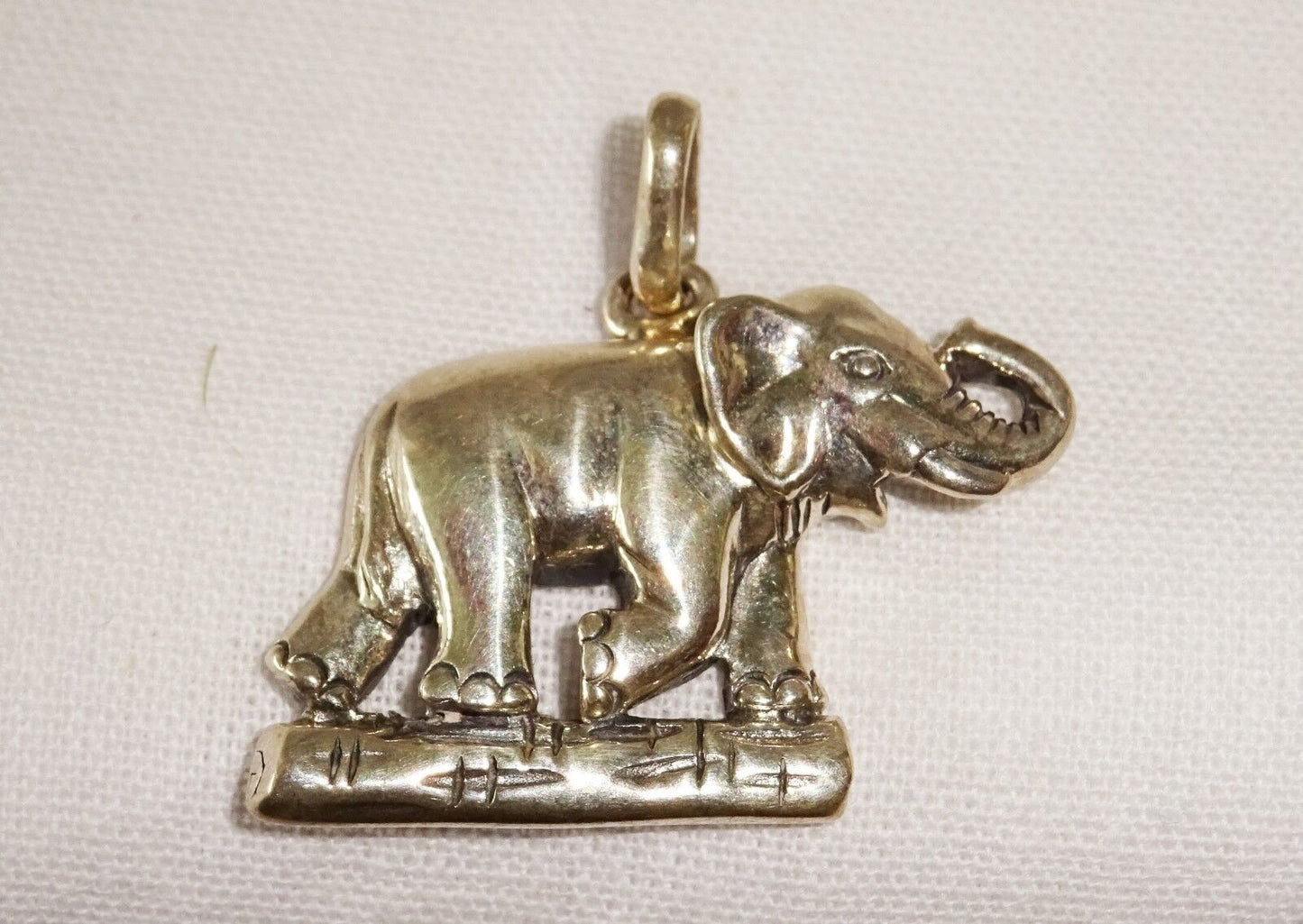 Vintage Sterling Silver Pendant w. Running Elephant Motif (Tra)