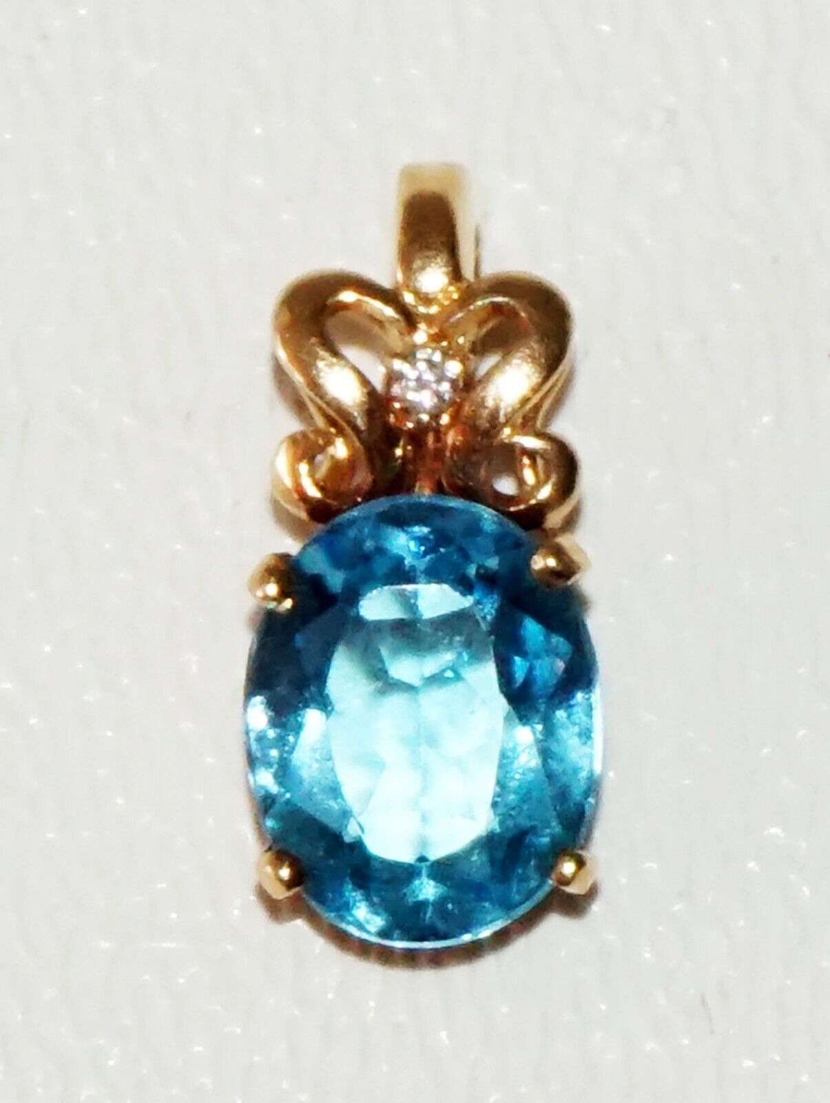 Vintage 14k Yellow Gold Mini Pendant set w. Blue Topaz & 1x Diamond (SaR)#128