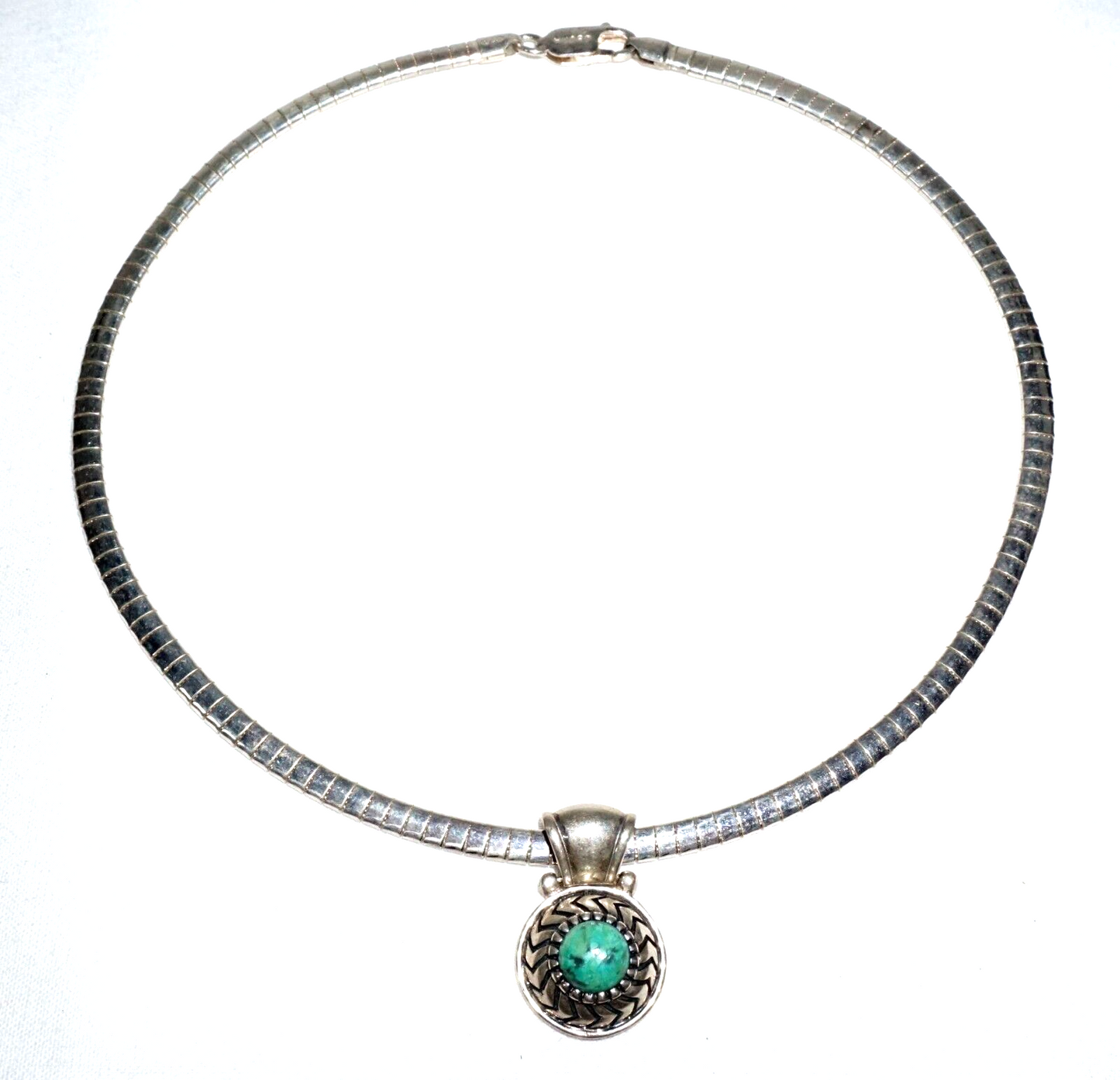 Vintage Sterling Silver Choker necklace w. Silver & Turquoise set Pendant (---)