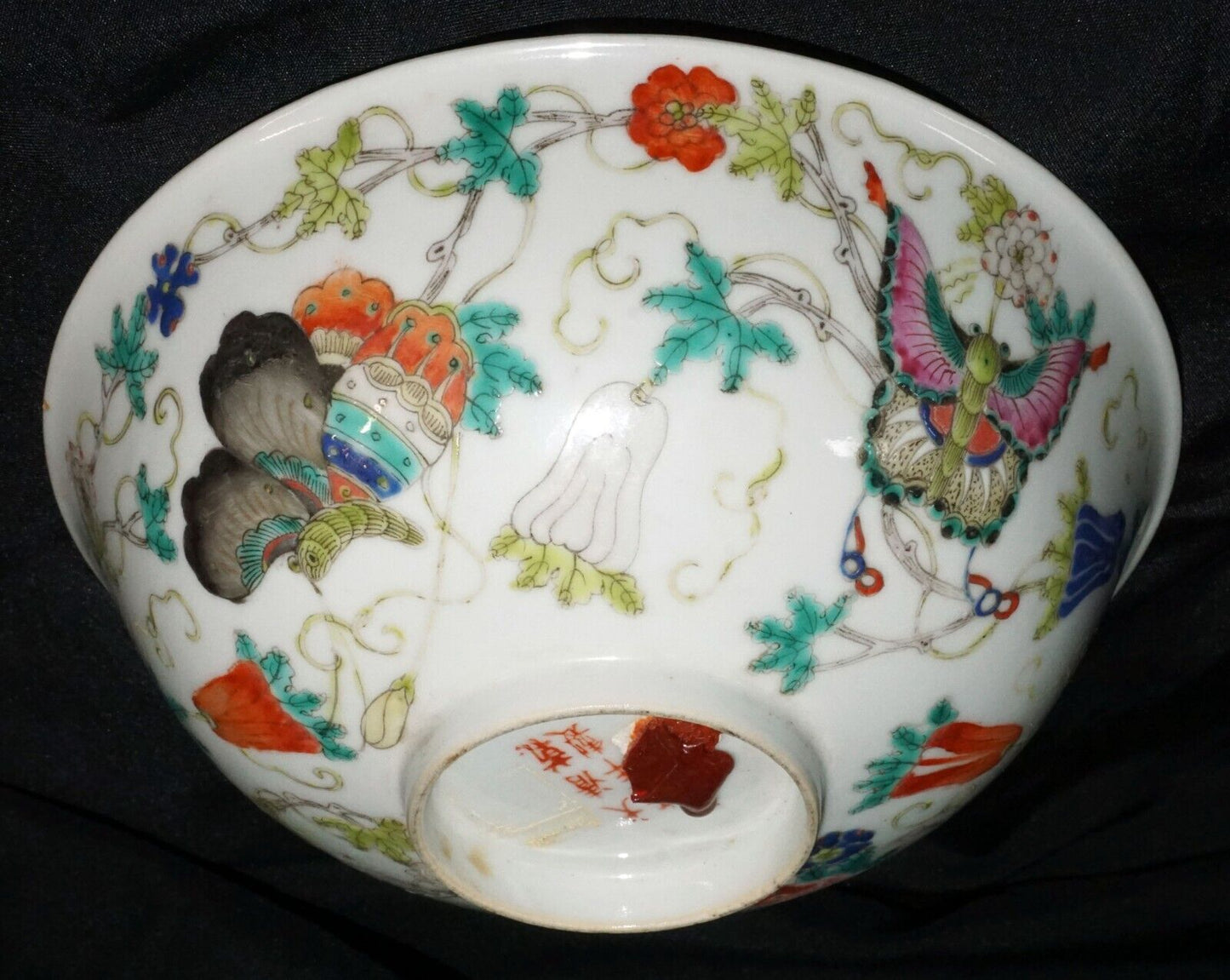 Antique Chinese Porcelain Bowl Butterfly Motifs in Famille Rose Enamels (WCa) IC