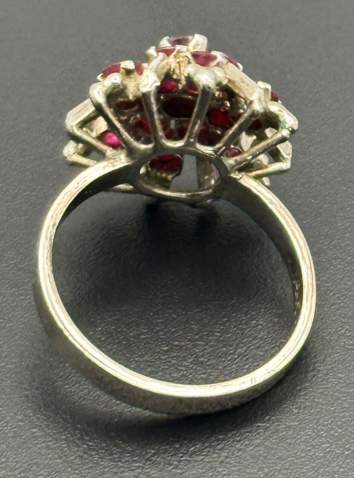 Vintage 14k White Gold Ring w Prong Set Ruby Starburst Sz. 6 (NeW)