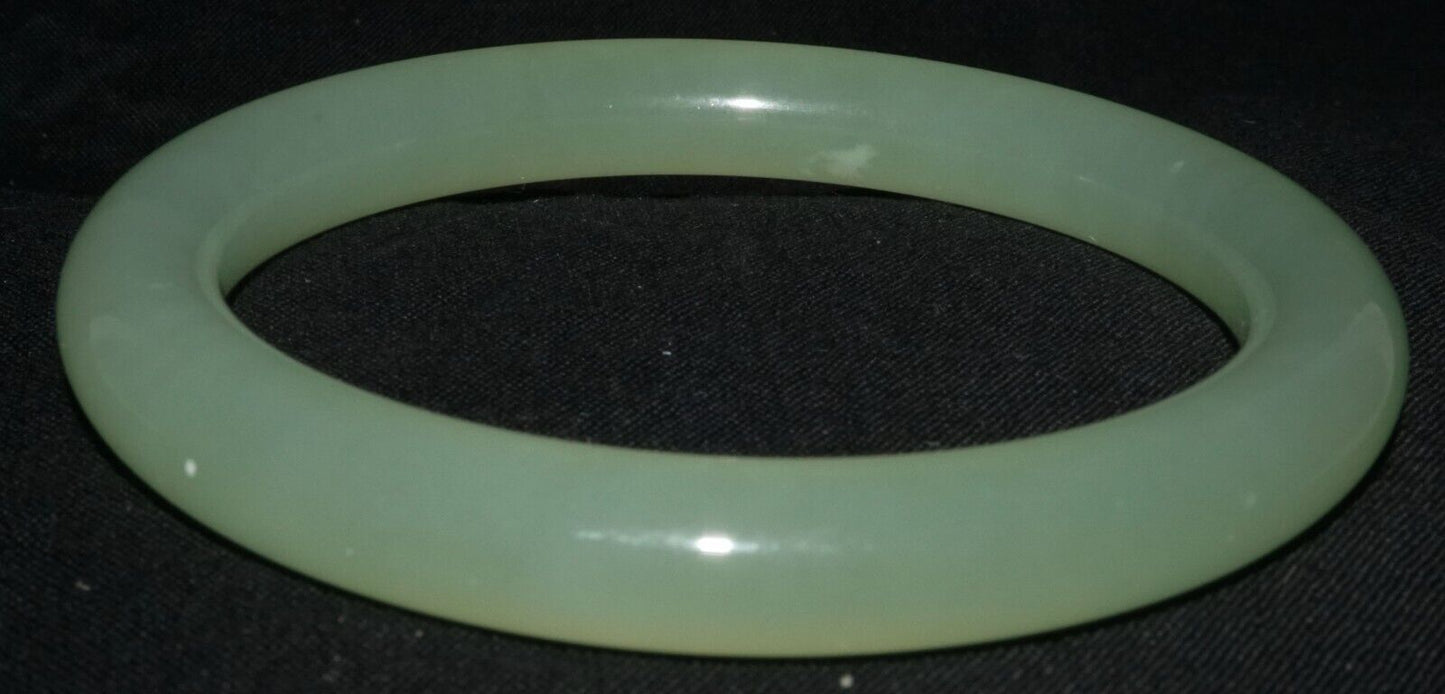 Vintage Chinese Semi Translucent Green Soapstone Bangle Bracelet (LeS) B56