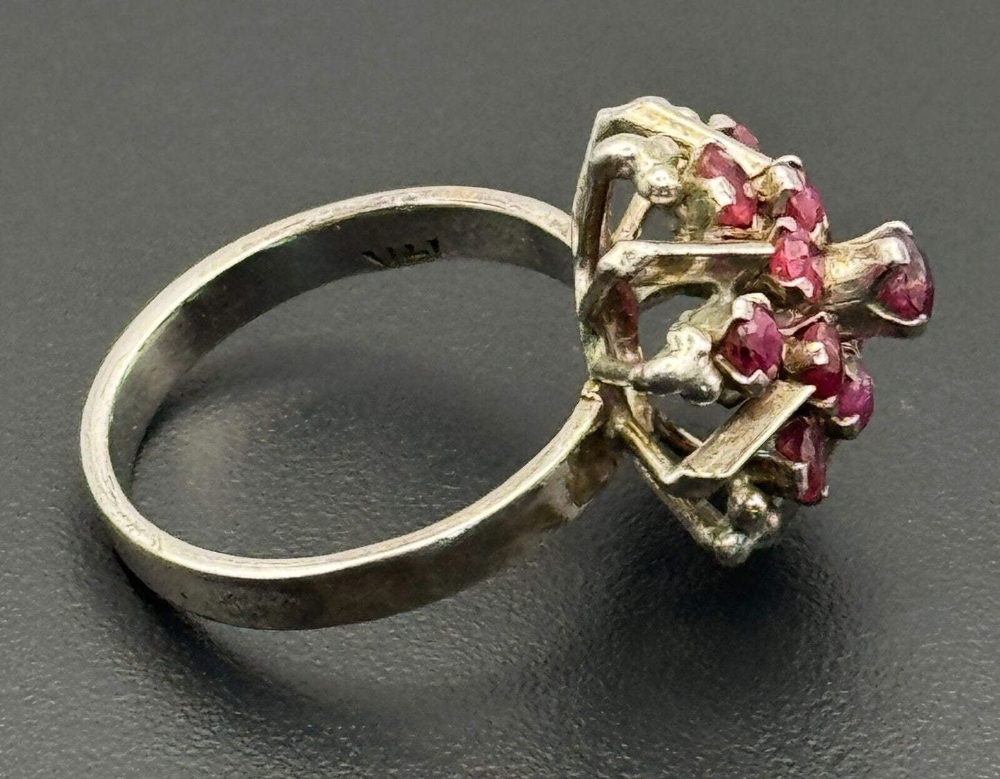 Vintage 14k White Gold Ring w Prong Set Ruby Starburst Sz. 6 (NeW)