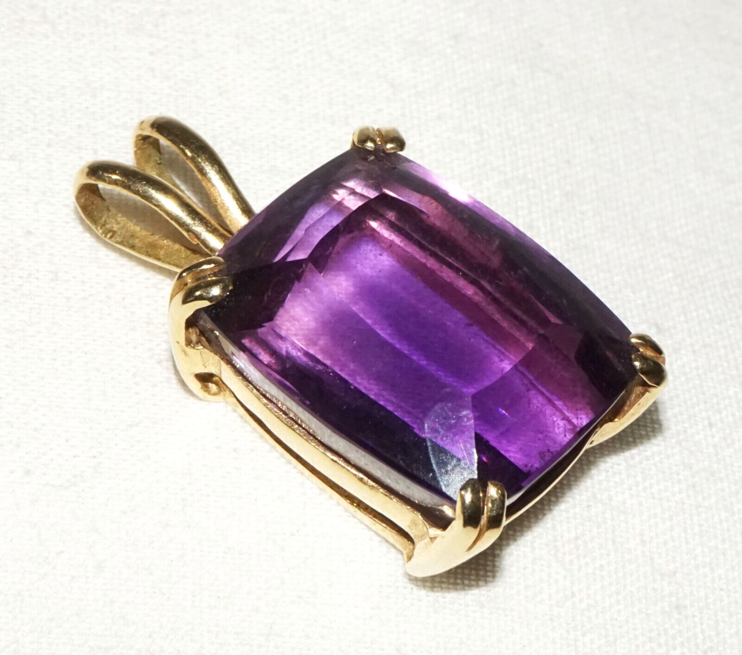 Vintage 14k Yellow Pendant set w. 1x Large Amethyst Gemstone (GoB)#18c