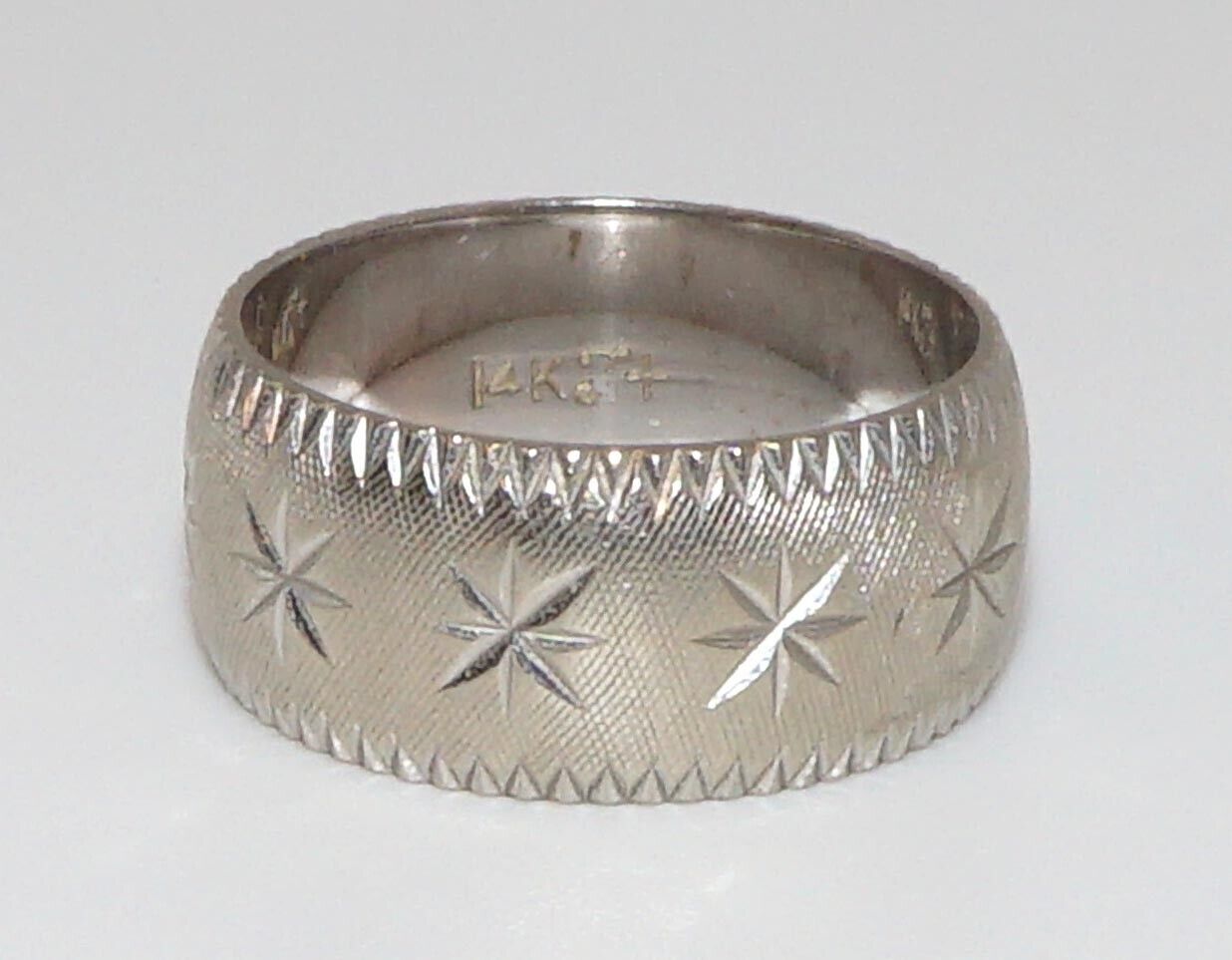 14k Gold Barrel Band Ring w Engraved Starburst Sz. 5 1/4 (ArS)