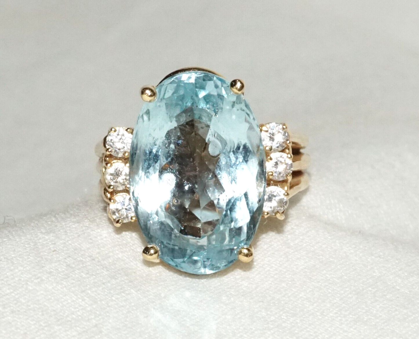 Vintage 14k Yellow Gold Ring Sz.7.5 1x Blue Topaz & 6x Cubic Zirconia (GoB) #13a