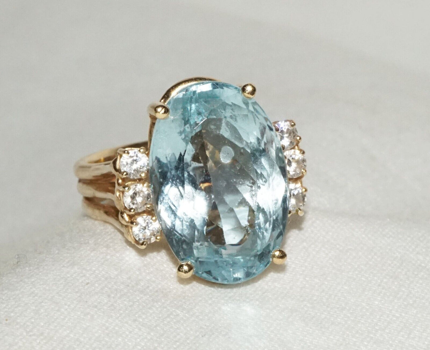 Vintage 14k Yellow Gold Ring Sz.7.5 1x Blue Topaz & 6x Cubic Zirconia (GoB) #13a