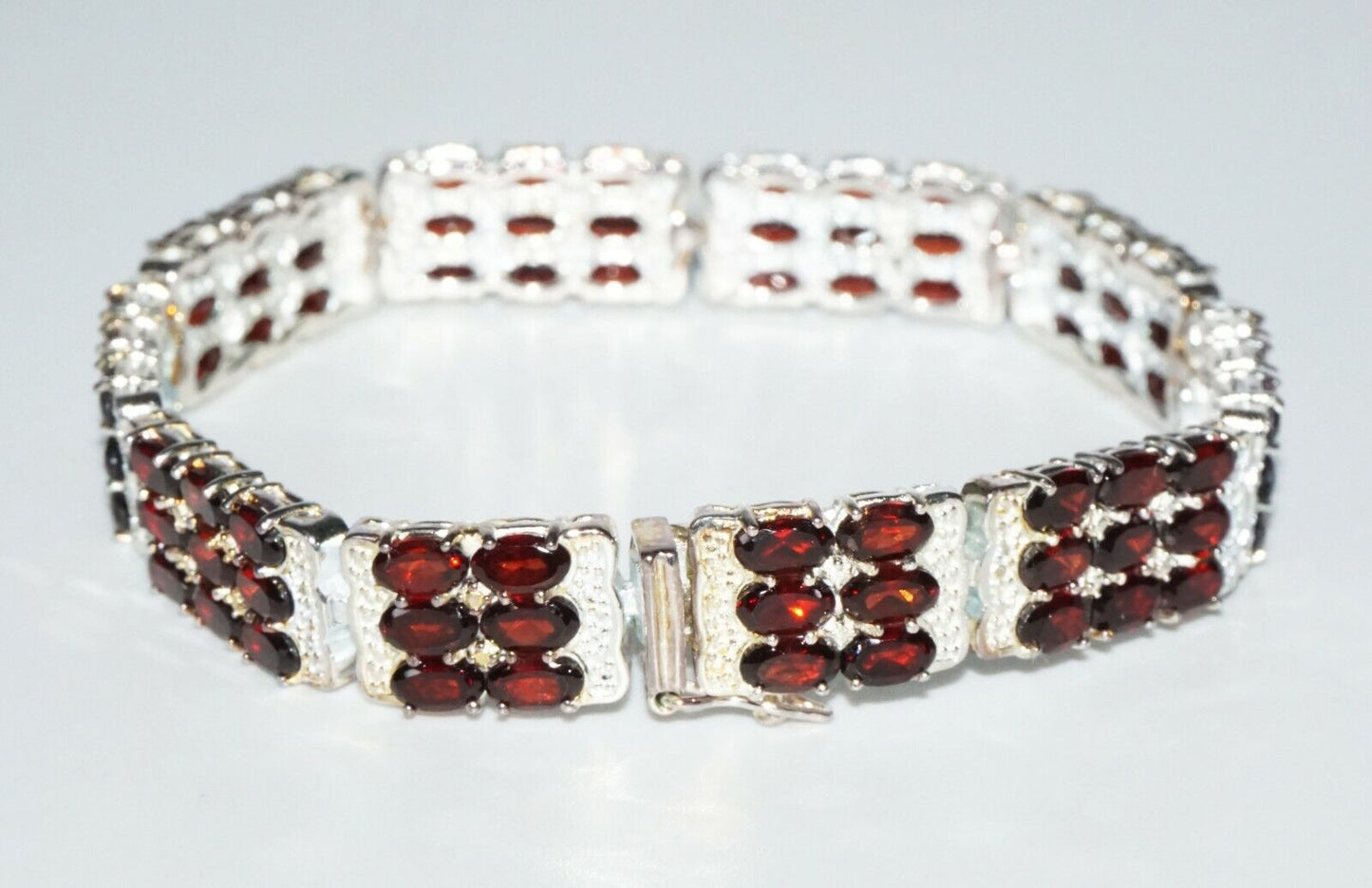 Vintage Chinese Sterling Silver Bracelet w. 84x Oval Facetted Garnets (SaR)#203