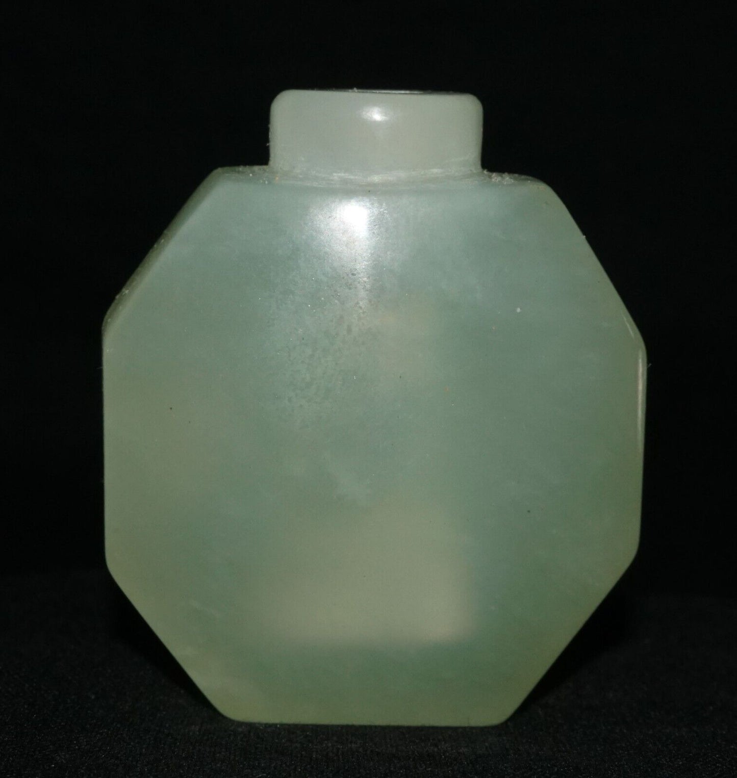 Vintage Chinese Semi Translucent Green Soapstone Carved Snuff Bottle (LeS) G17