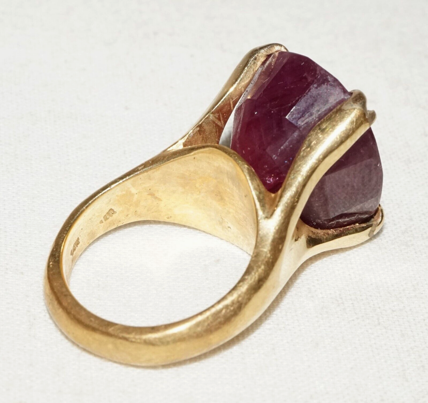 Vintage 14k Yellow Gold Ring Sz.6.75 w. 1x Large Ruby approx. 28ct. (LeS)L22