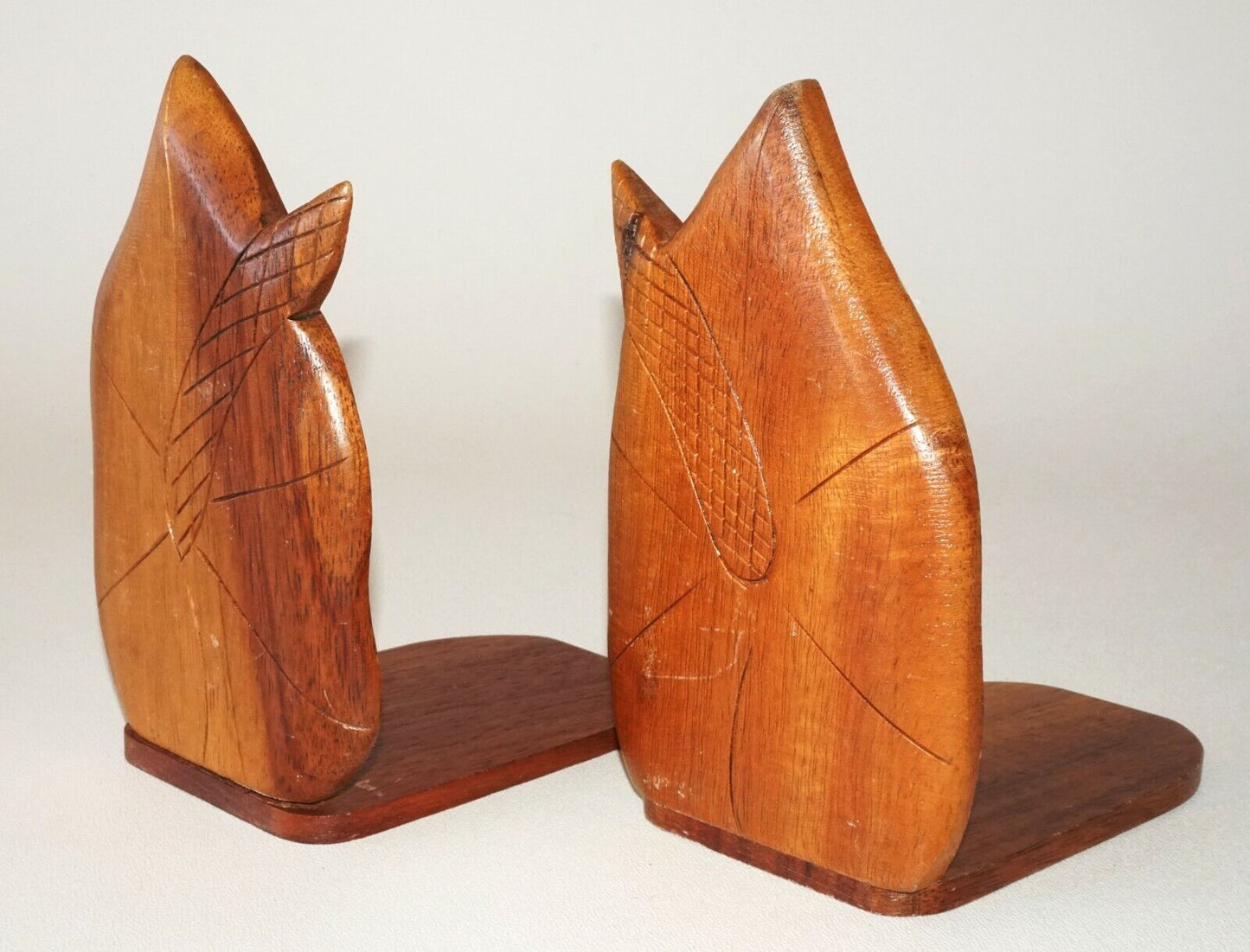 1940s Art Deco Hawaii Koa Wood "Anthurium" Motif Bookends (GoD)