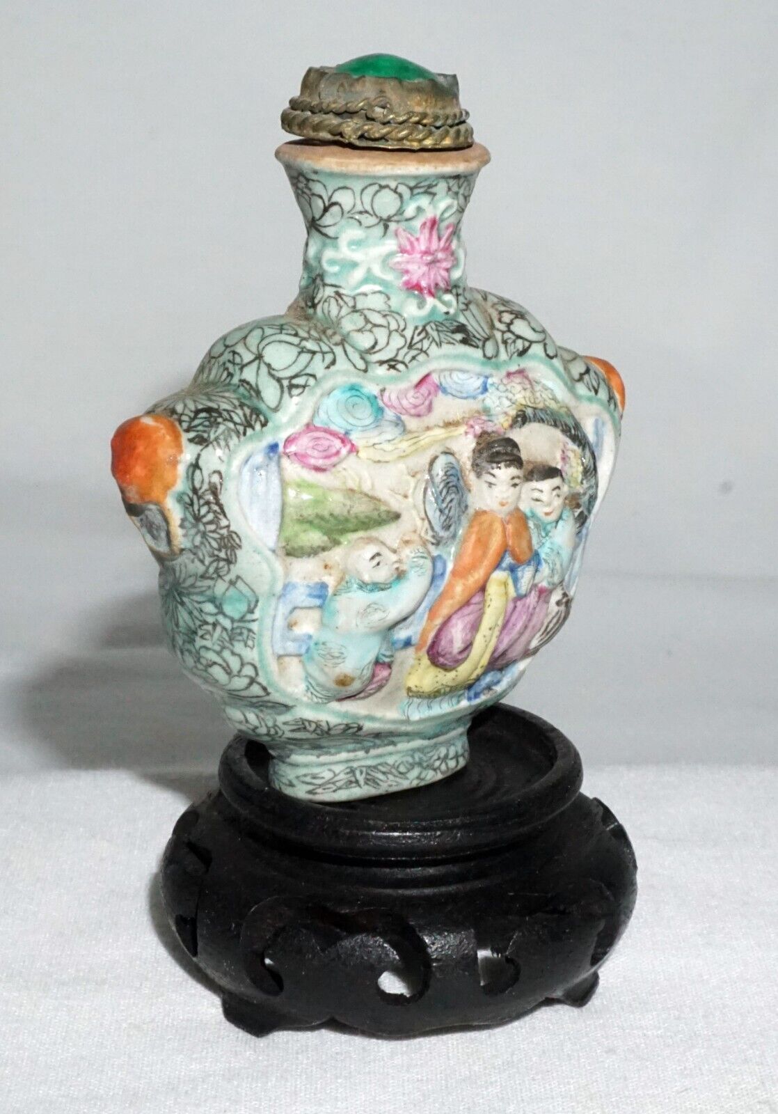 Antique Chinese Relief Snuff Bottle w. Figures Garden Motif Qianlong (LLA) IC