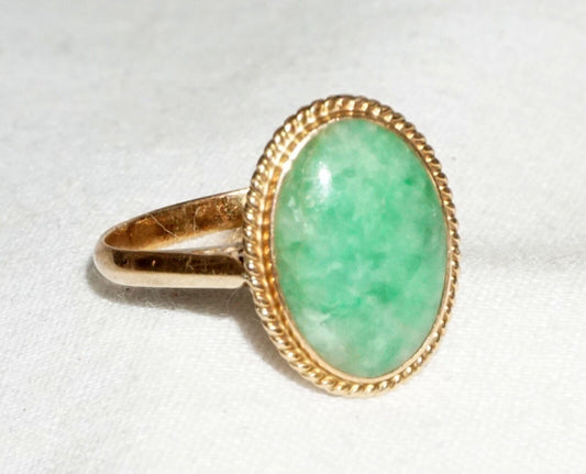 Vintage Chinese 14k Yellow Gold Ring Sz. 7 w. Apple Green Jadeite Jade (---)