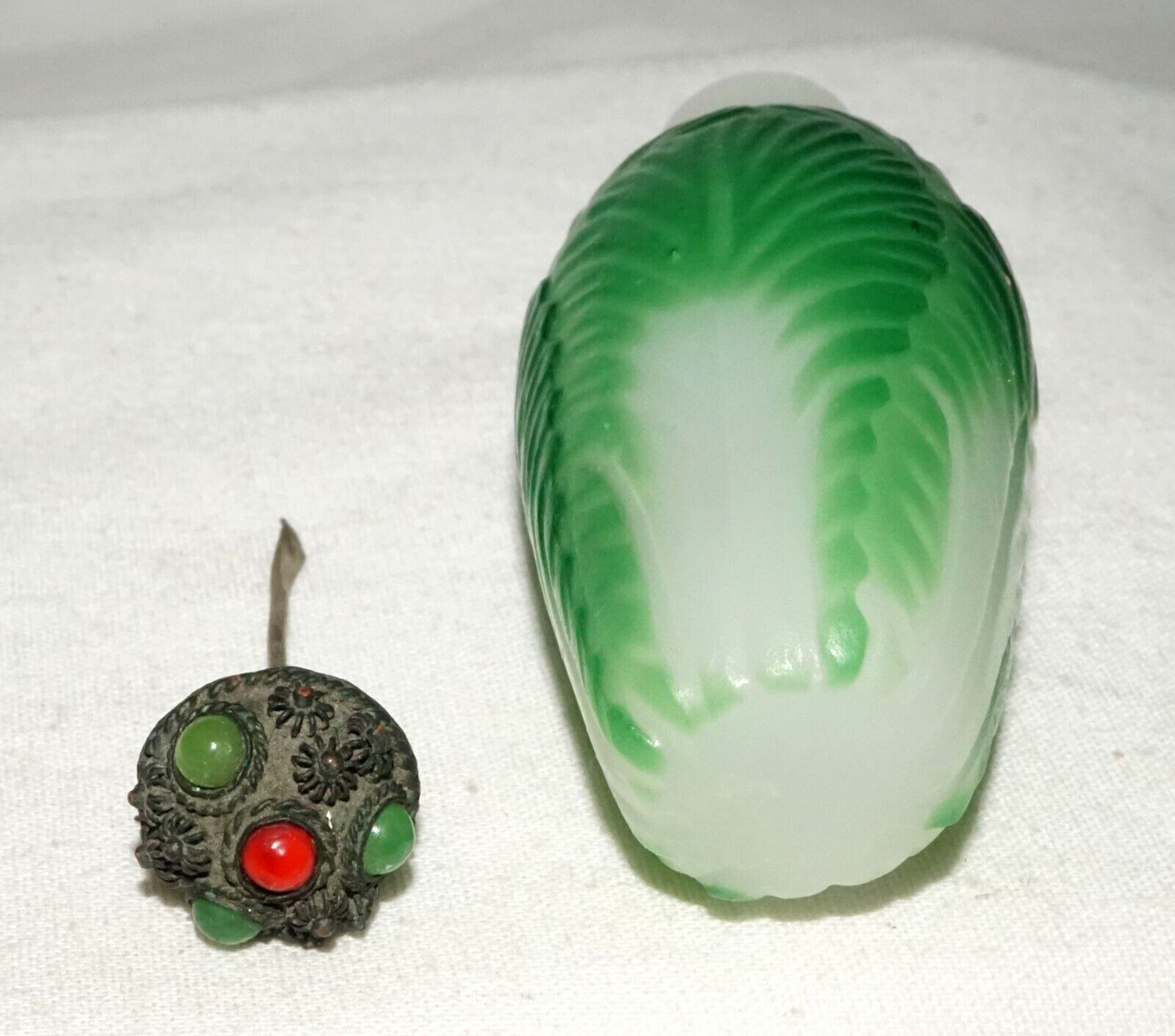 Vintage Chinese Green on White Overlay Glass Snuff Bottle w. Cabbage Motif (FeH)