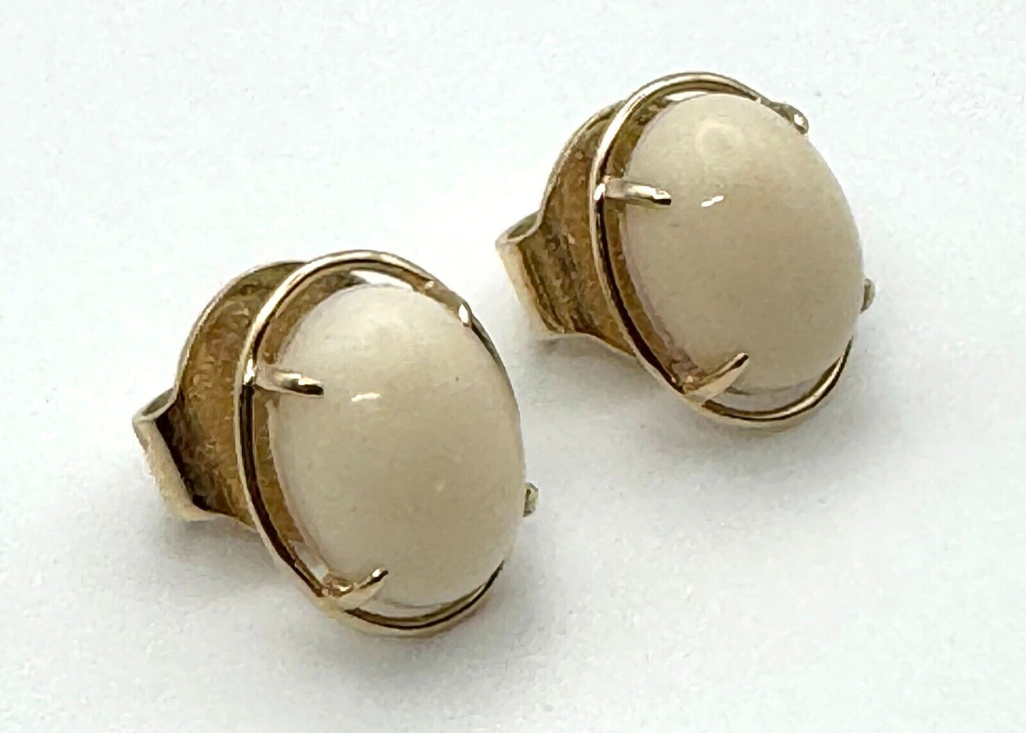 Vintage 14k Yellow Gold Mutton Fat Nephrite Jade Oval Button Earrings (KnK)