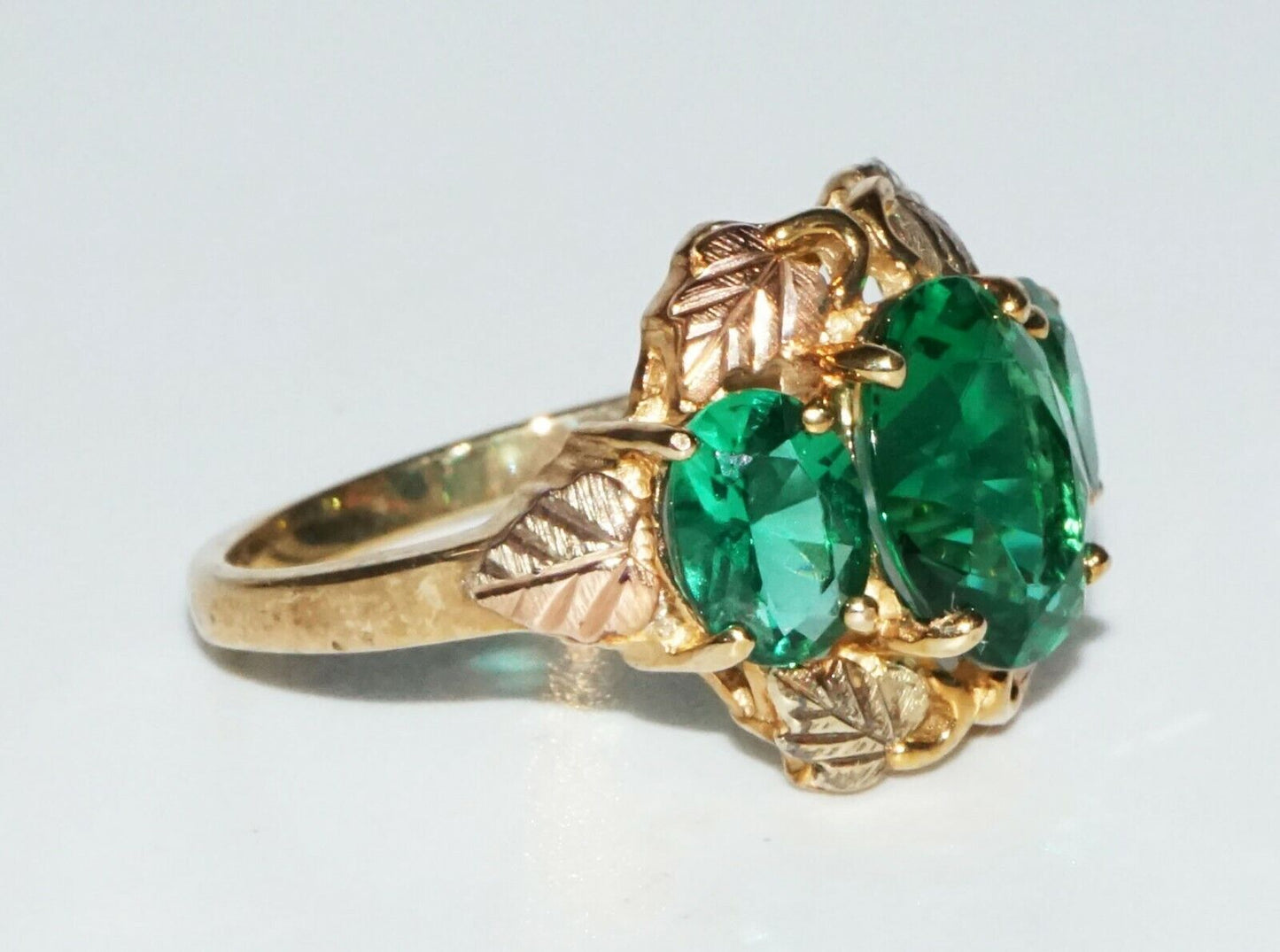 Vintage 10K Yellow Gold Ring Sz 8.25 set w. 3x Synthetic Green Stones (SaR)#229