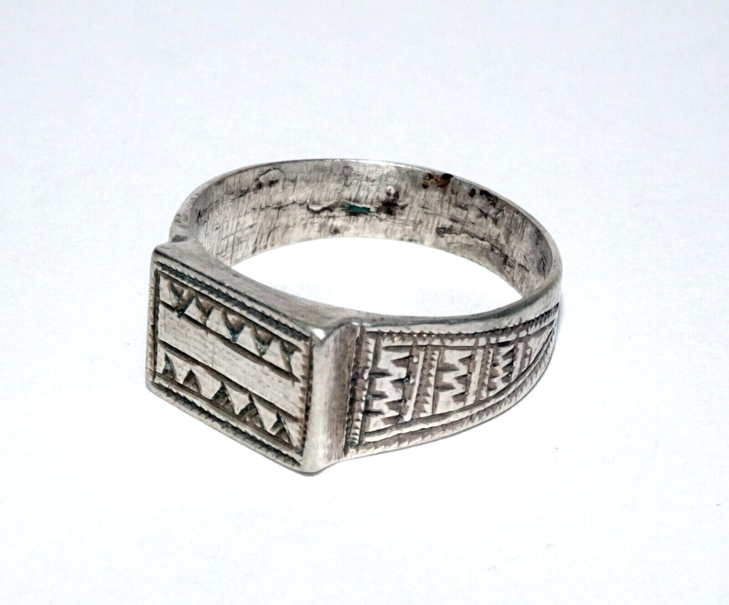 Vintage Tribal Style Silver Alloy Ring Sz. 7 w. Curvilinear Designs (LeL)