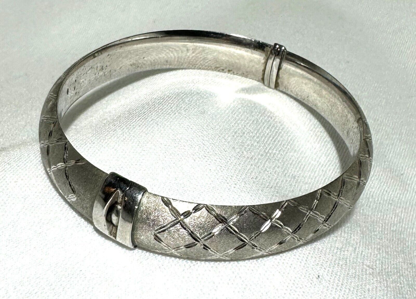 Thai Silver Silver Cross Hatch Bangle 2 1/2" x 2 1/8" w Safety Clasp (LoC)6