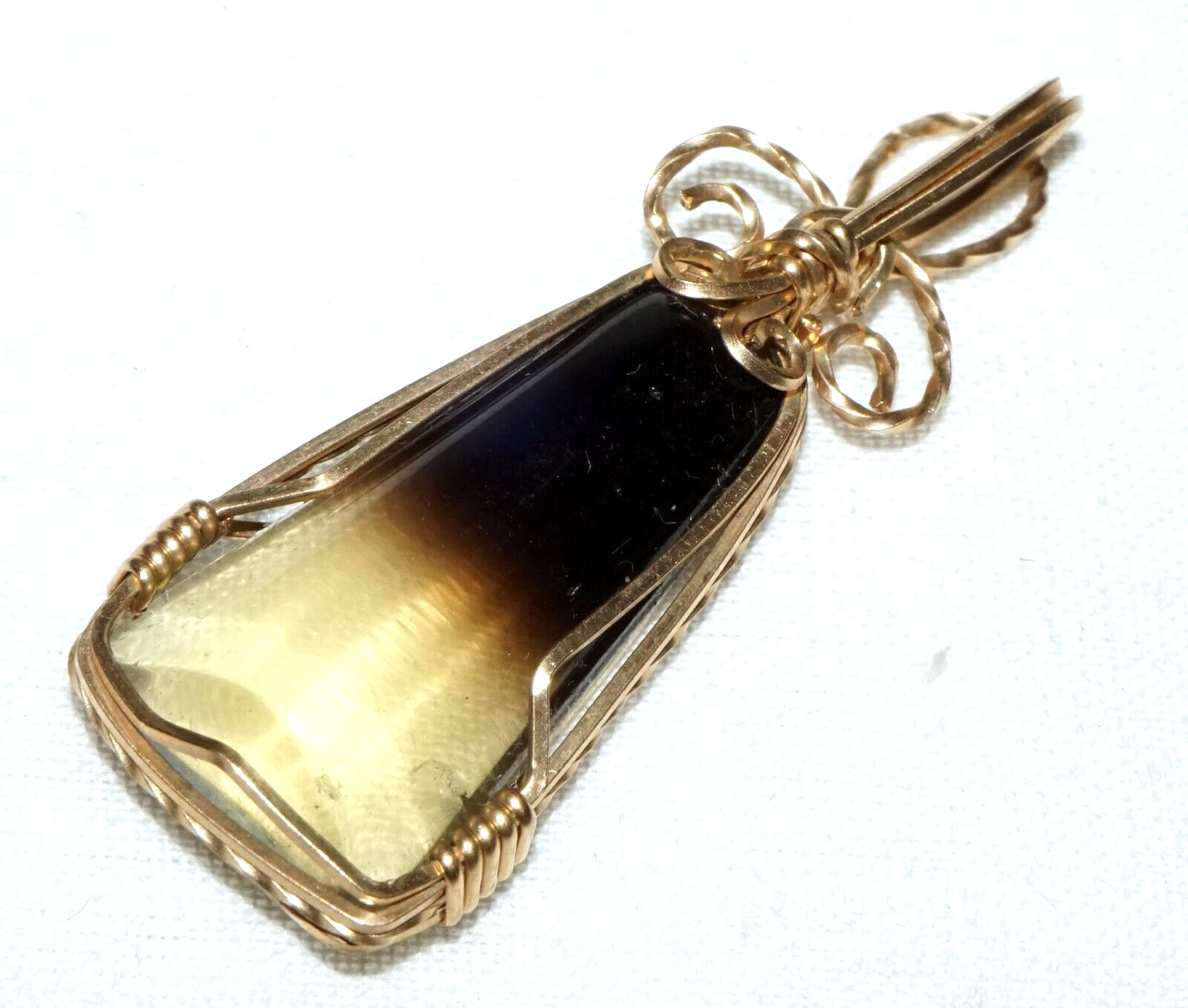 Vintage 14k Yellow Gold Wire Design Pendant set w. Two Tone Tourmaline (PiC)