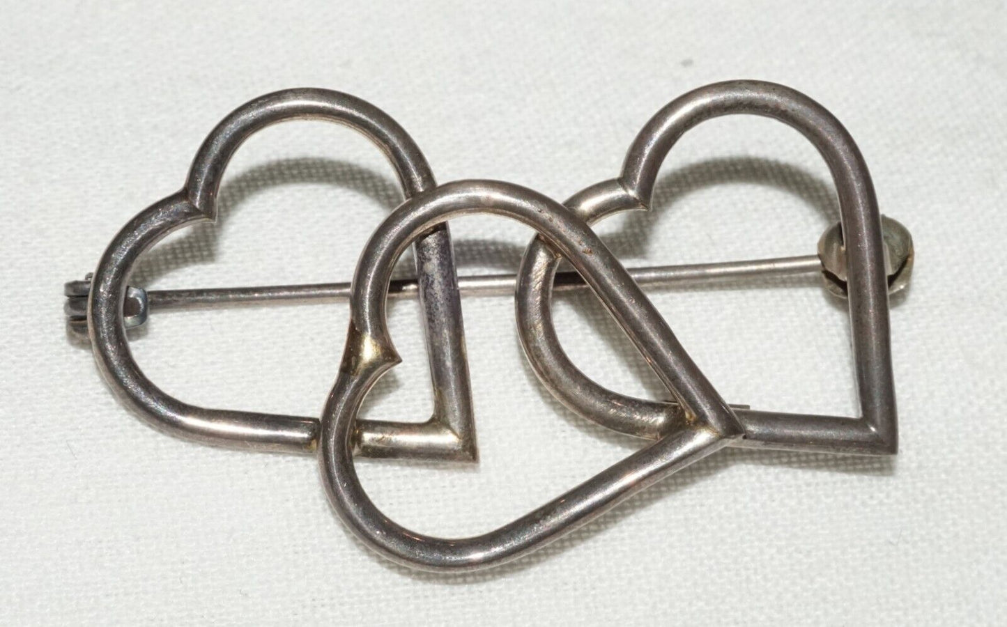 Vintage Sterling Silver Three Overlapping Hearts Motif Brooch Pin (OdC)