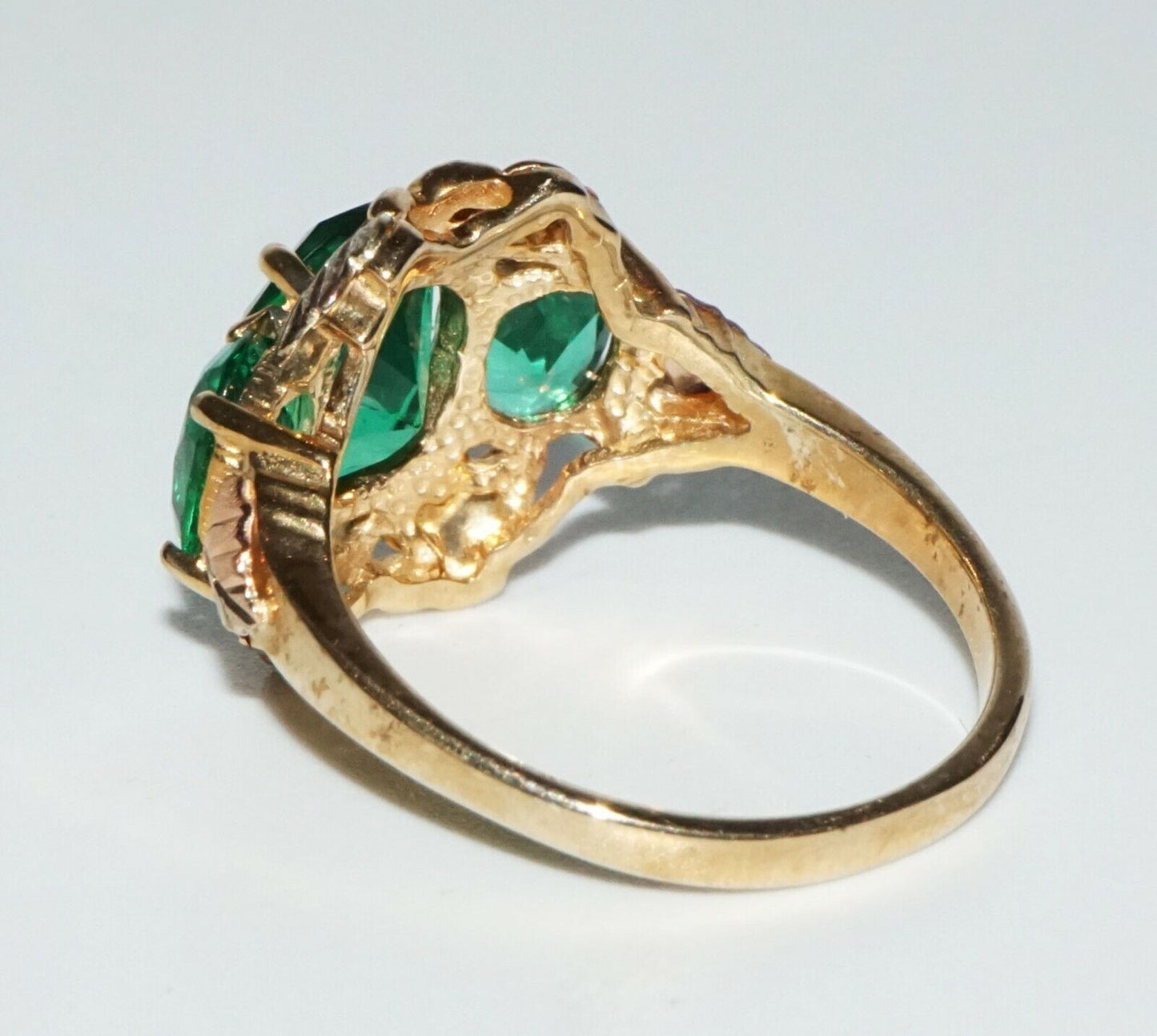 Vintage 10K Yellow Gold Ring Sz 8.25 set w. 3x Synthetic Green Stones (SaR)#229