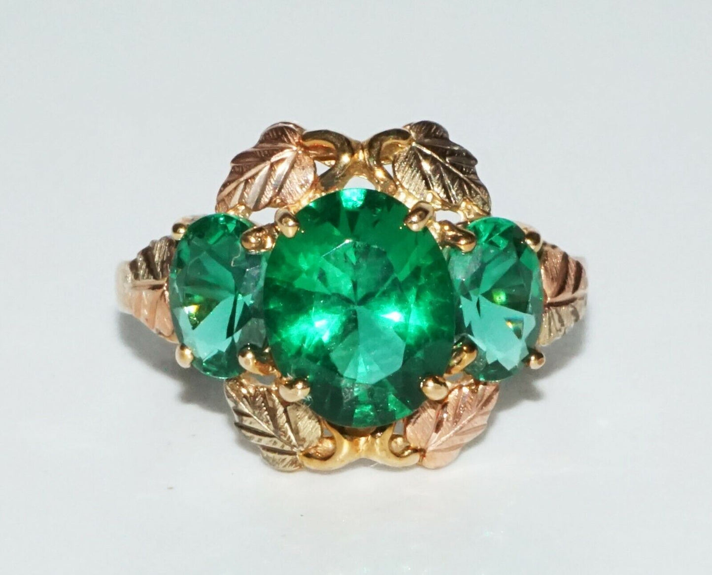 Vintage 10K Yellow Gold Ring Sz 8.25 set w. 3x Synthetic Green Stones (SaR)#229