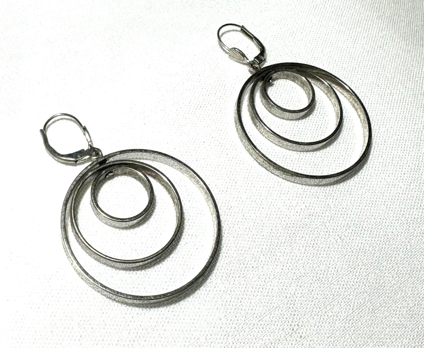 Vintage Modernist Unmarked Silver Graduated Hoop in Hoop Earrings (LoC)18