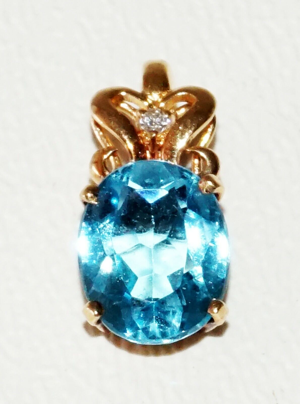 Vintage 14k Yellow Gold Mini Pendant set w. Blue Topaz & 1x Diamond (SaR)#128