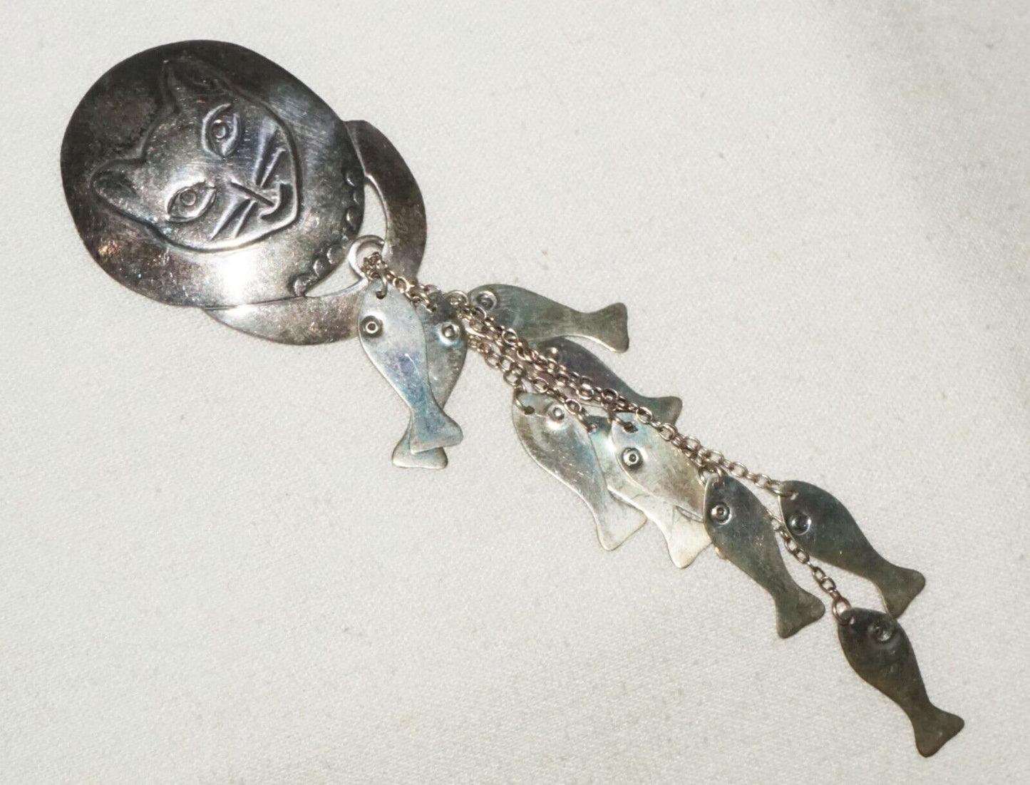 Vintage US Sterling Silver Cat & Fish Dangle Design Brooch by Woods (KiL)