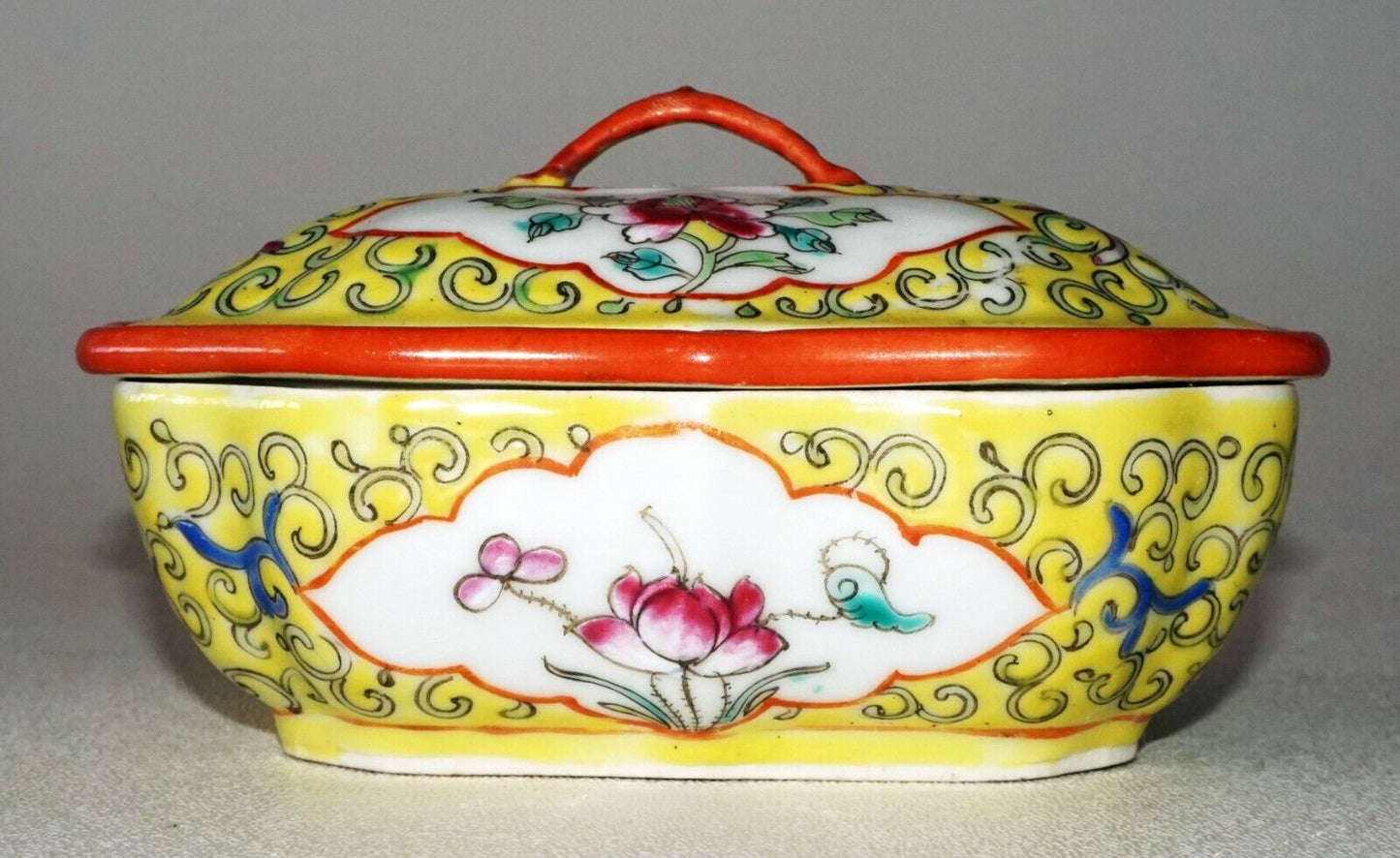 Chinese Porcelain Perfumer w. Famille Rose Enamel Floral Motifs & Reign (***)