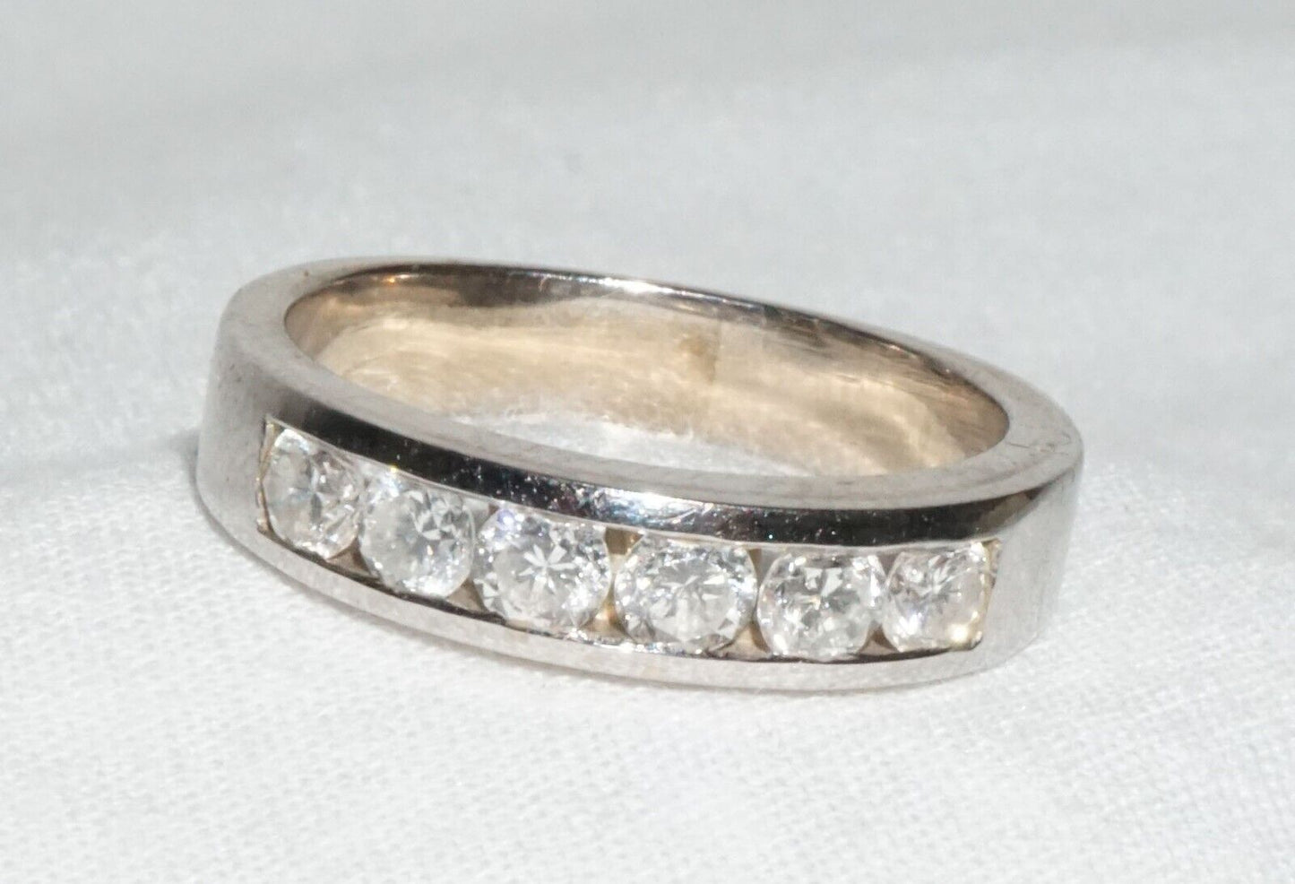 Vintage 14k White Gold Ring Band Sz. 8.5 set w. 6x Diamond Accents (SaR)