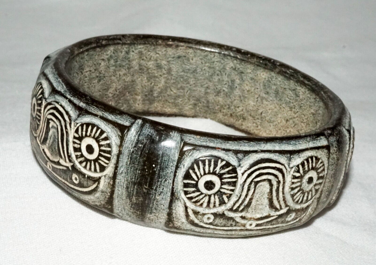 Vintage Chinese Steatite Archaistic Relief Carved Bangle Bracelet (LeS) B43