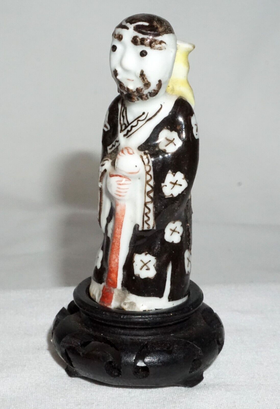 Antique Chinese Snuff Bottle w. Daoist Immortal Figure Motif on Stand (LLA)